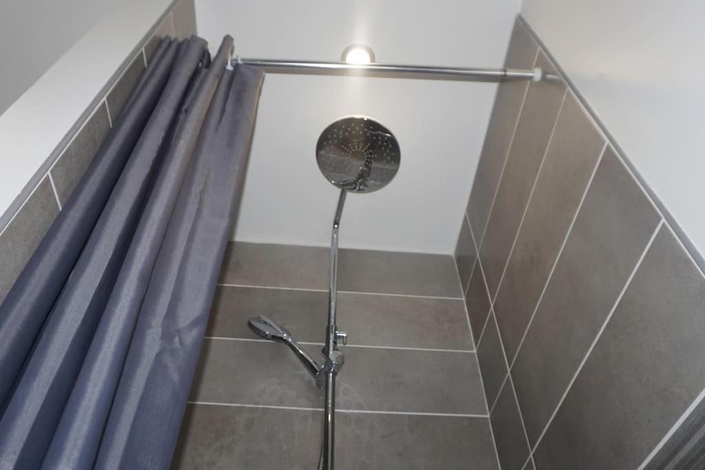 Апартаменти Atypique T1 Duplex - Wifi .Parking .Proche .Gare Сен-Кантен Екстер'єр фото