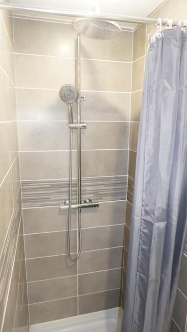 Апартаменти Atypique T1 Duplex - Wifi .Parking .Proche .Gare Сен-Кантен Екстер'єр фото