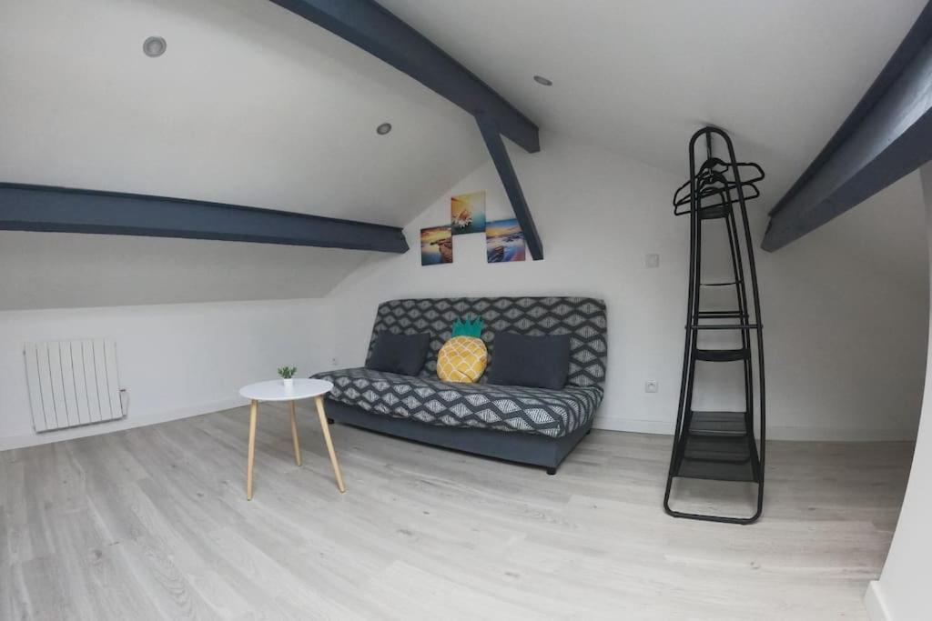 Апартаменти Atypique T1 Duplex - Wifi .Parking .Proche .Gare Сен-Кантен Екстер'єр фото