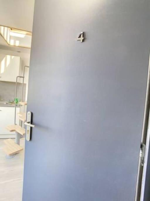 Апартаменти Atypique T1 Duplex - Wifi .Parking .Proche .Gare Сен-Кантен Екстер'єр фото